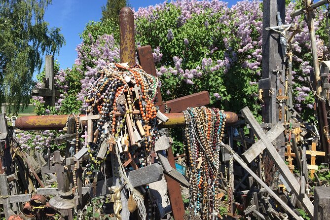 2 countries! Hill of Crosses, Rundale Palace and Bauska castle - What the guides add to the day