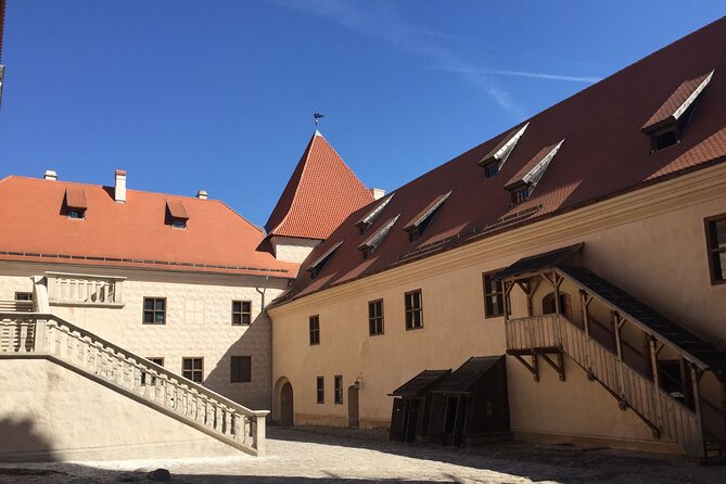 2 countries! Hill of Crosses, Rundale Palace and Bauska castle - Is the $157 price good value?