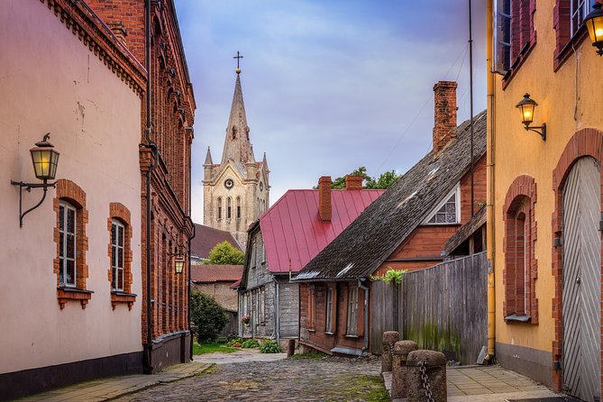All Inclusive Honest History Tour - Āraiši, Cēsis, Līgatne, Sigulda - Cēsis Castle, Riekstu Hill, and the old town