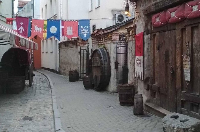 Best Of Riga Walking Tour: Old Town - Livu Square, guilds, and the Cat’s House