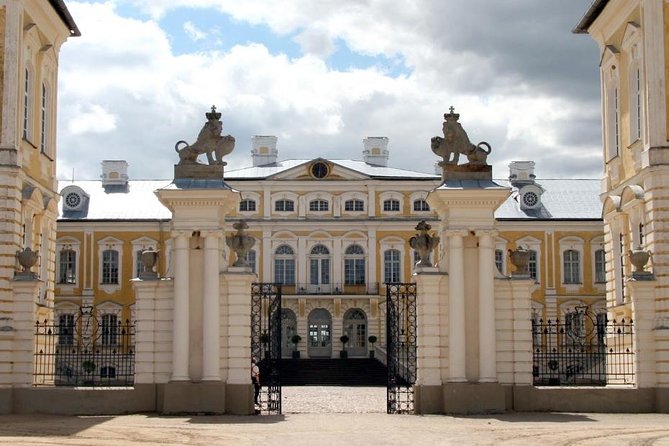 Full-Day Private Trip to Palace and Medieval Castle from Riga - What your driver does, and what you do yourself