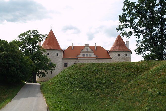 Group Day trip to Rundale Palace, Hill of Crosses & Bauska Castle - Rundale Palace deserves the longest stop