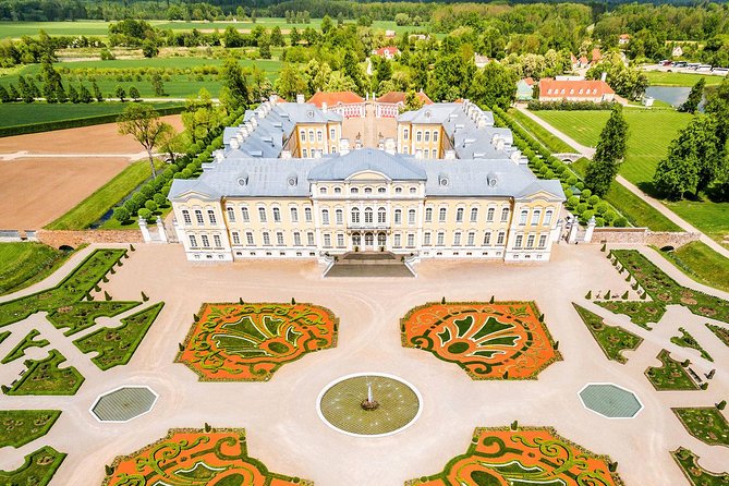 Hill of Crosses & Rundale Palace Tour - A palace and a pilgrimage site in one day