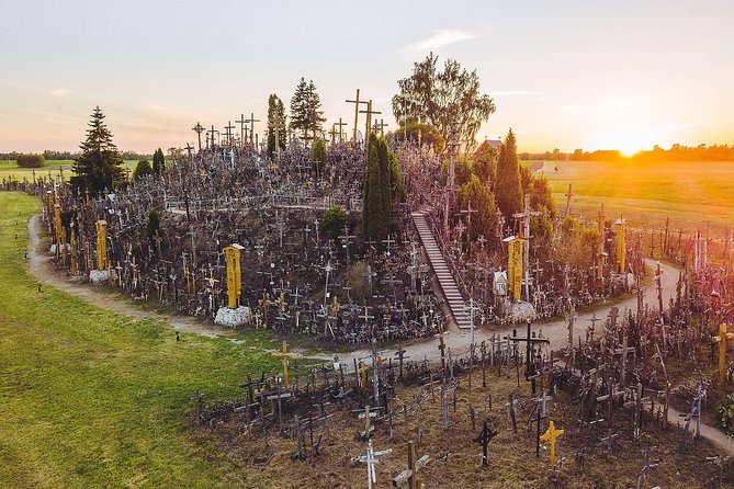 Hill of Crosses & Rundale Palace Tour - The seven-hour question deserves attention