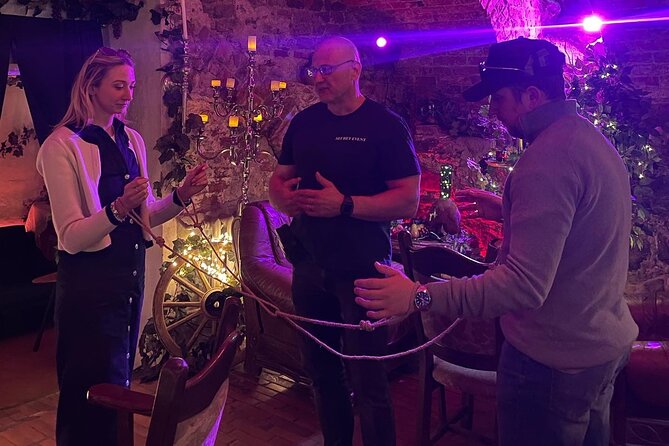 Medieval Experience: Guided Sightseeing and Food Tasting - The atmosphere is part of the gamble