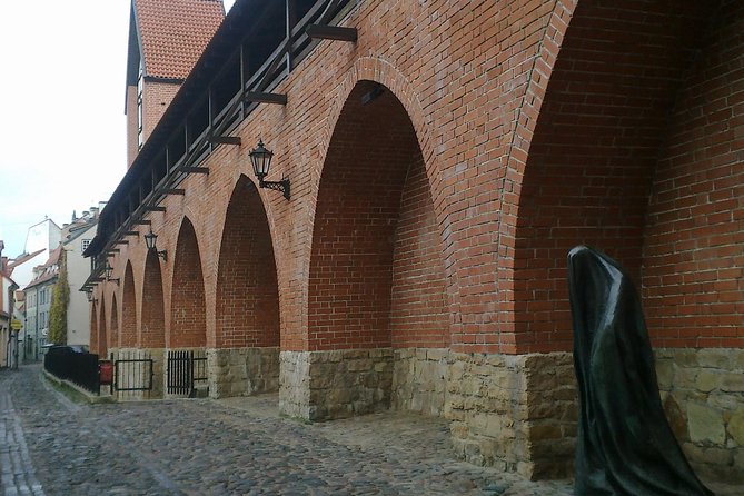 Old Riga Walking Tour / Riga Altstadt Spaziergang - Freedom Square, the Freedom Monument, and the Opera House