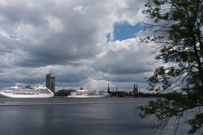 Old Riga Walking Tour / Riga Altstadt Spaziergang - The Three Brothers and Riga’s churches