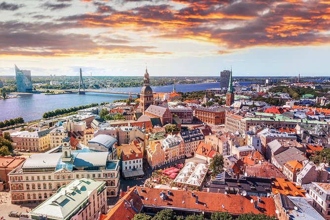 Old Town And Art Nouveau Walking Tour Of Riga - Starting at the House of the Blackheads