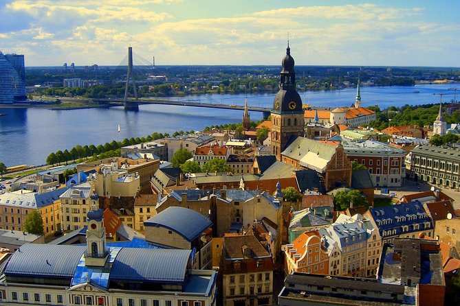 Old Town Walking Tour of Riga - The House of the Blackheads and Riga’s merchant past