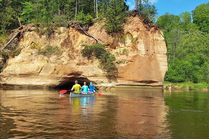 One-Day Kayaking Trip in Gauja River Valley - Choosing between a kayak and canoe
