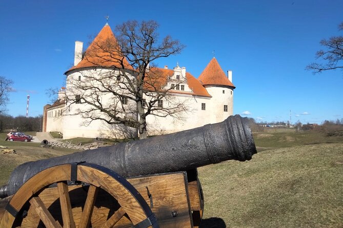 Private Full-Day Trip to Hill of Crosses, Rundale Palace & Bauska - Guide style and language