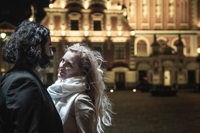 Riga at Night Photoshoot Tour - The 20 to 40 edited photos and delivery time
