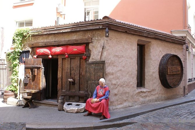 Riga Old Town Walking Tour in a Small Group - Starting at Rātslaukums, Riga’s historic town square