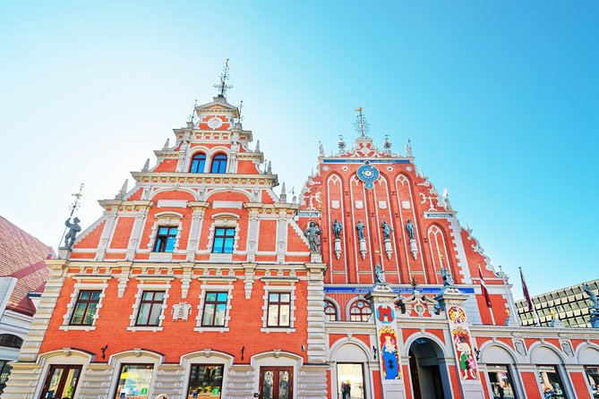 Riga Private Walking Tour - The Roland statue and medieval Riga
