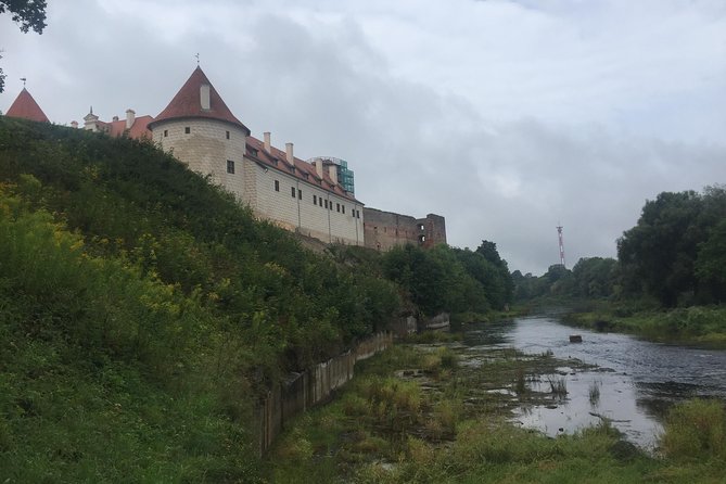 Tour from Riga to Vilnius: Bauska Castle, Rundale Palace and The Hill of Crosses - Why this Riga-to-Vilnius route makes sense