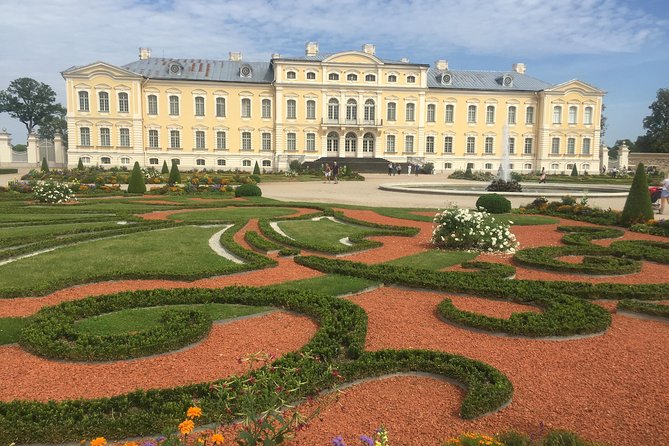 Tour from Riga to Vilnius: Bauska Castle, Rundale Palace and The Hill of Crosses - The Hill of Crosses: a powerful final stop in Lithuania