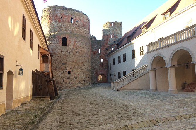 Tour from Riga to Vilnius: Bauska Castle, Rundale Palace and The Hill of Crosses - What the private format adds