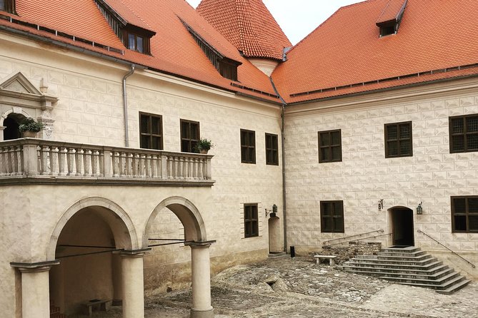 Tour from Riga to Vilnius: Bauska Castle, Rundale Palace and The Hill of Crosses - Rundale Palace: allow two hours for Latvia’s grandest stop