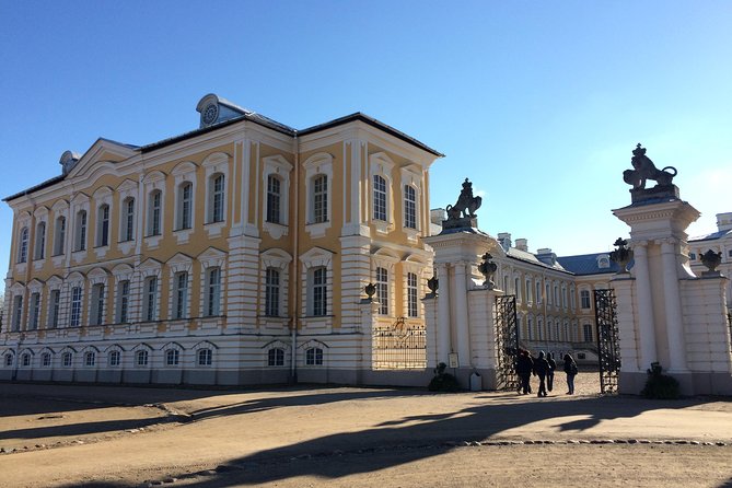 Tour from Riga - Vilnius via Bauska, Rundale, The Hill of Crosses - Why this transfer works better than a direct bus