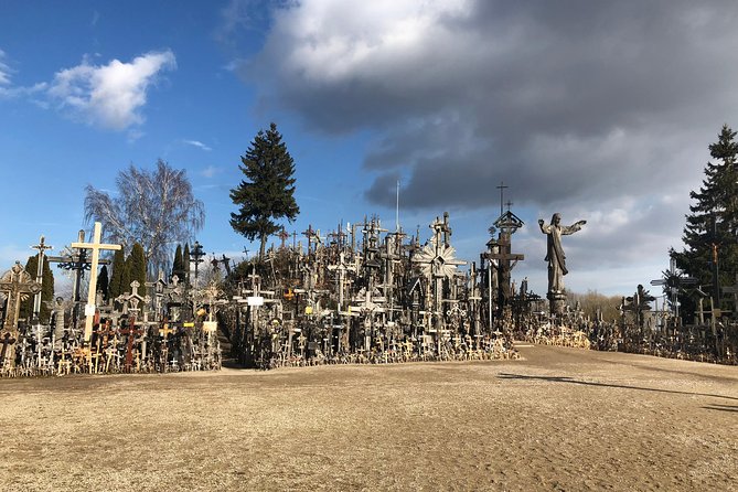 Tour from Riga - Vilnius via Bauska, Rundale, The Hill of Crosses - Bauska Castle: One hour among medieval ruins